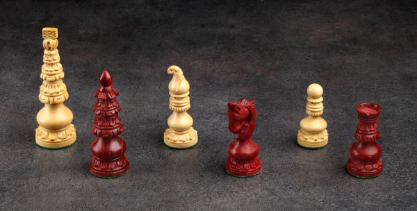 Schachfiguren in Rosenholz/Buchsbaum, handgeschnitzt, KH 95mm